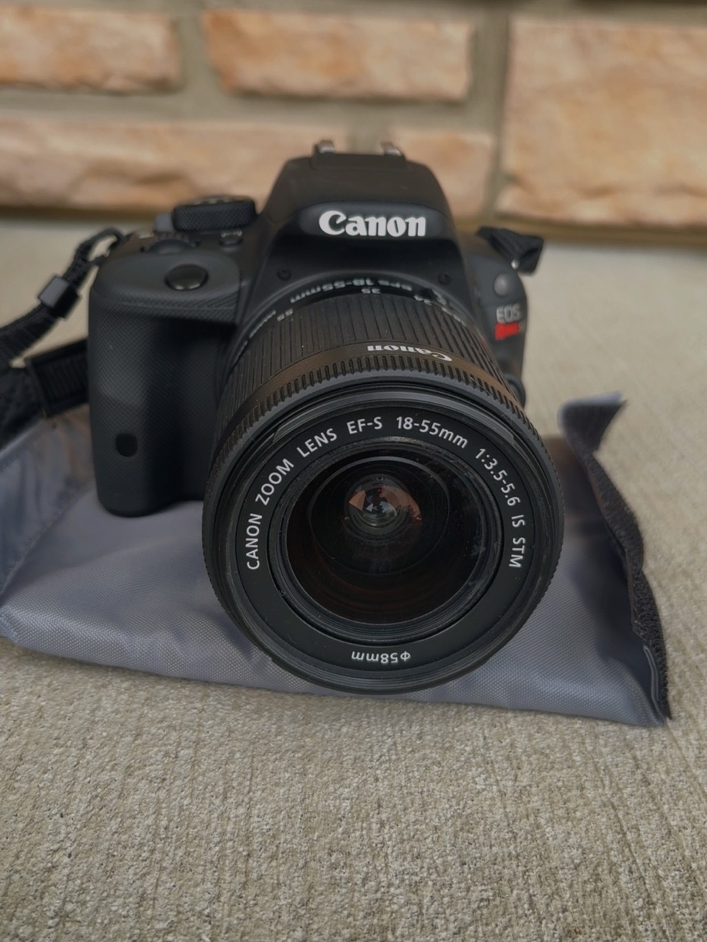 Canon EOS Rebel SL1 18.0MP Digital SLR Camera - Black with accessories - Picture 5 of 7
